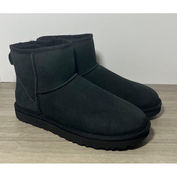 NEW UGG Classic Mini II Black Short Boot Size 10 - Picture 4 of 11